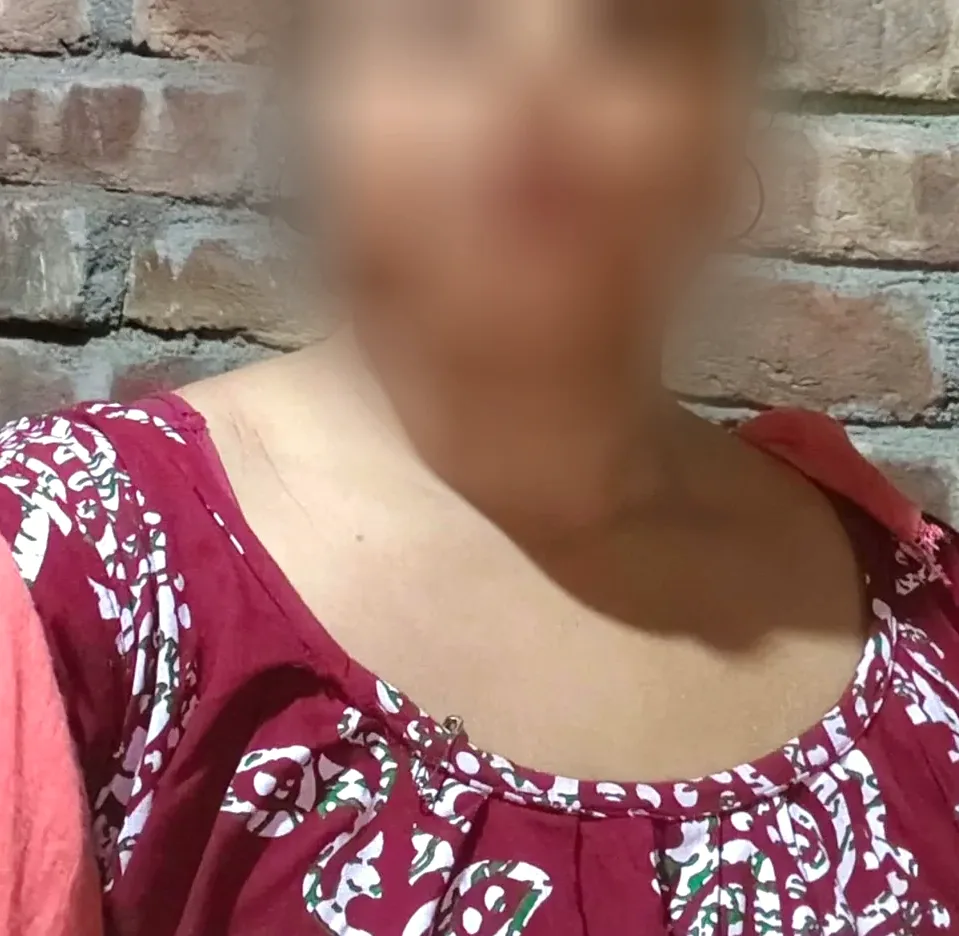 Cara, 28