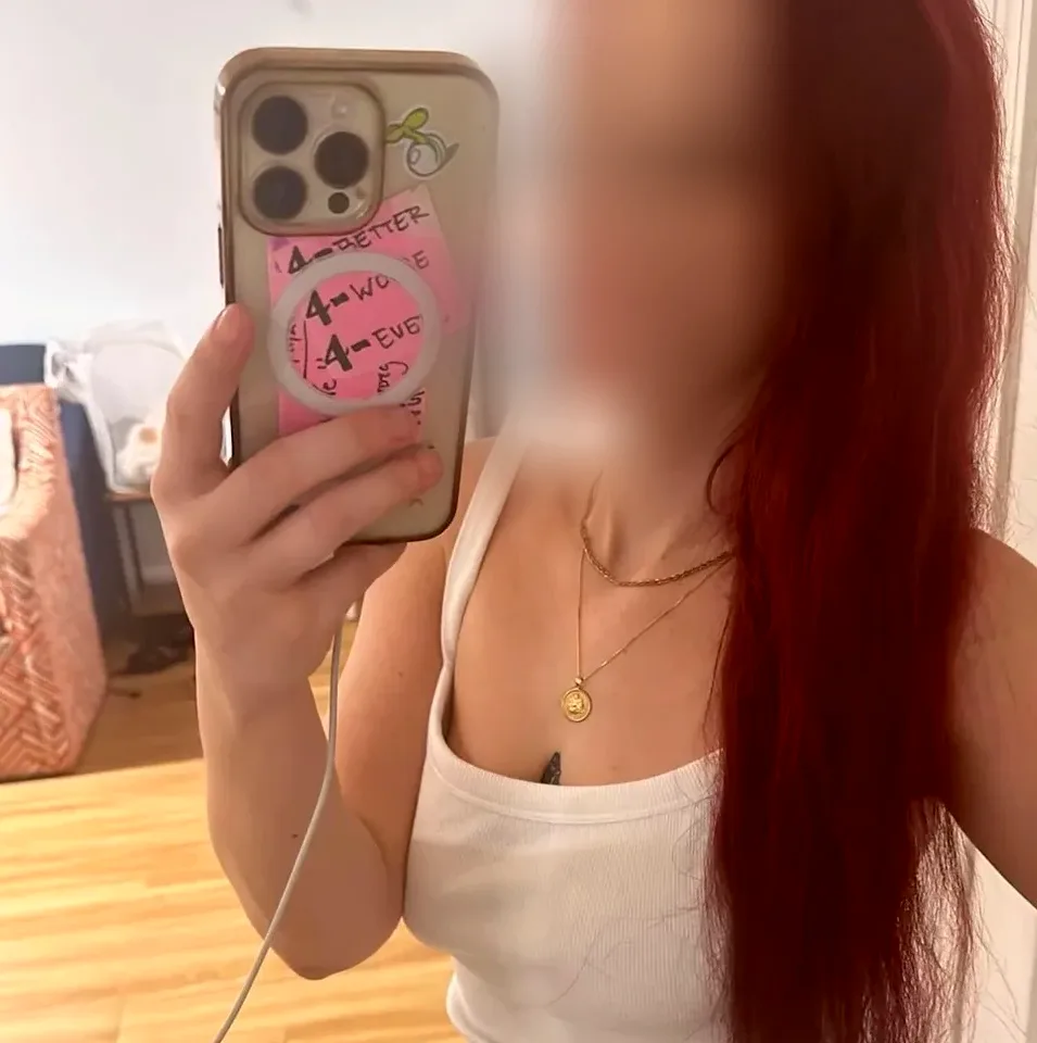 Fiona, 28
